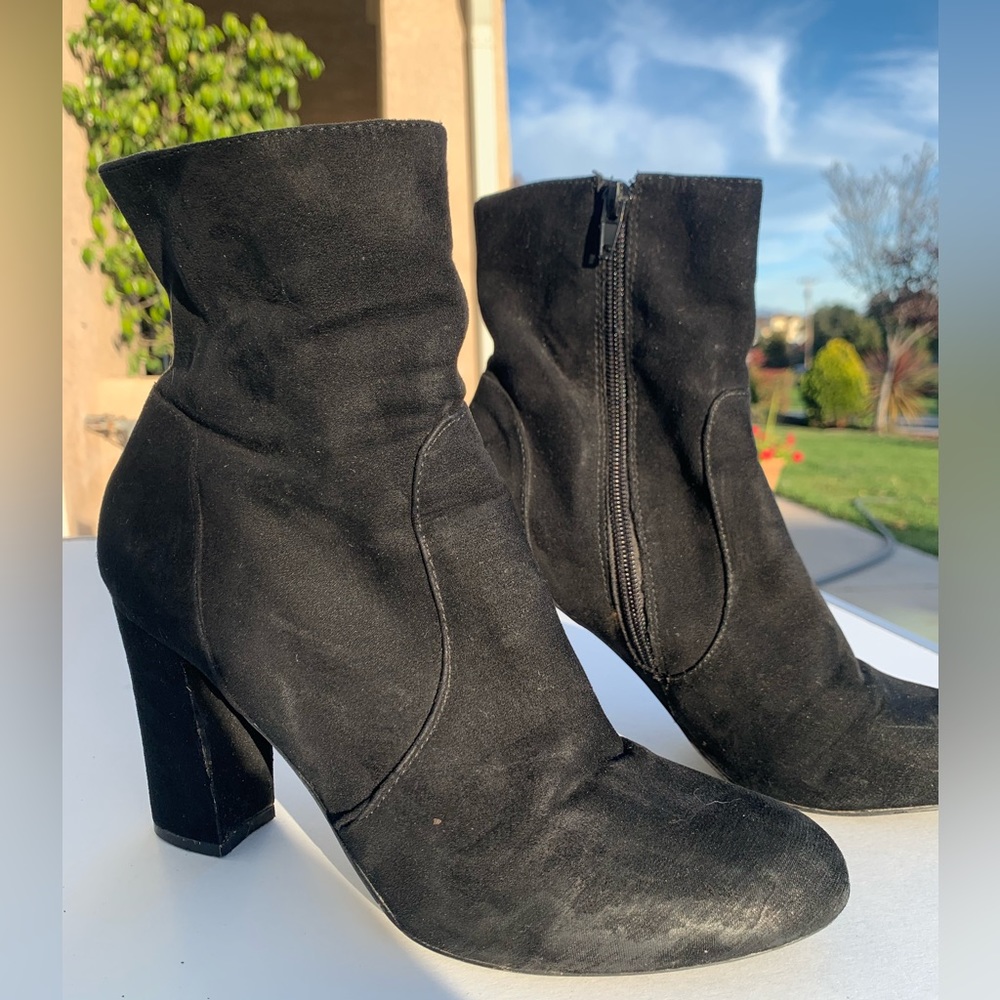 Suede black booties. Used. Size: 8. Some scuffing. See pictures!